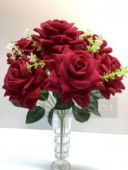 Искусственные цветы Букет роз "Алый бархат"